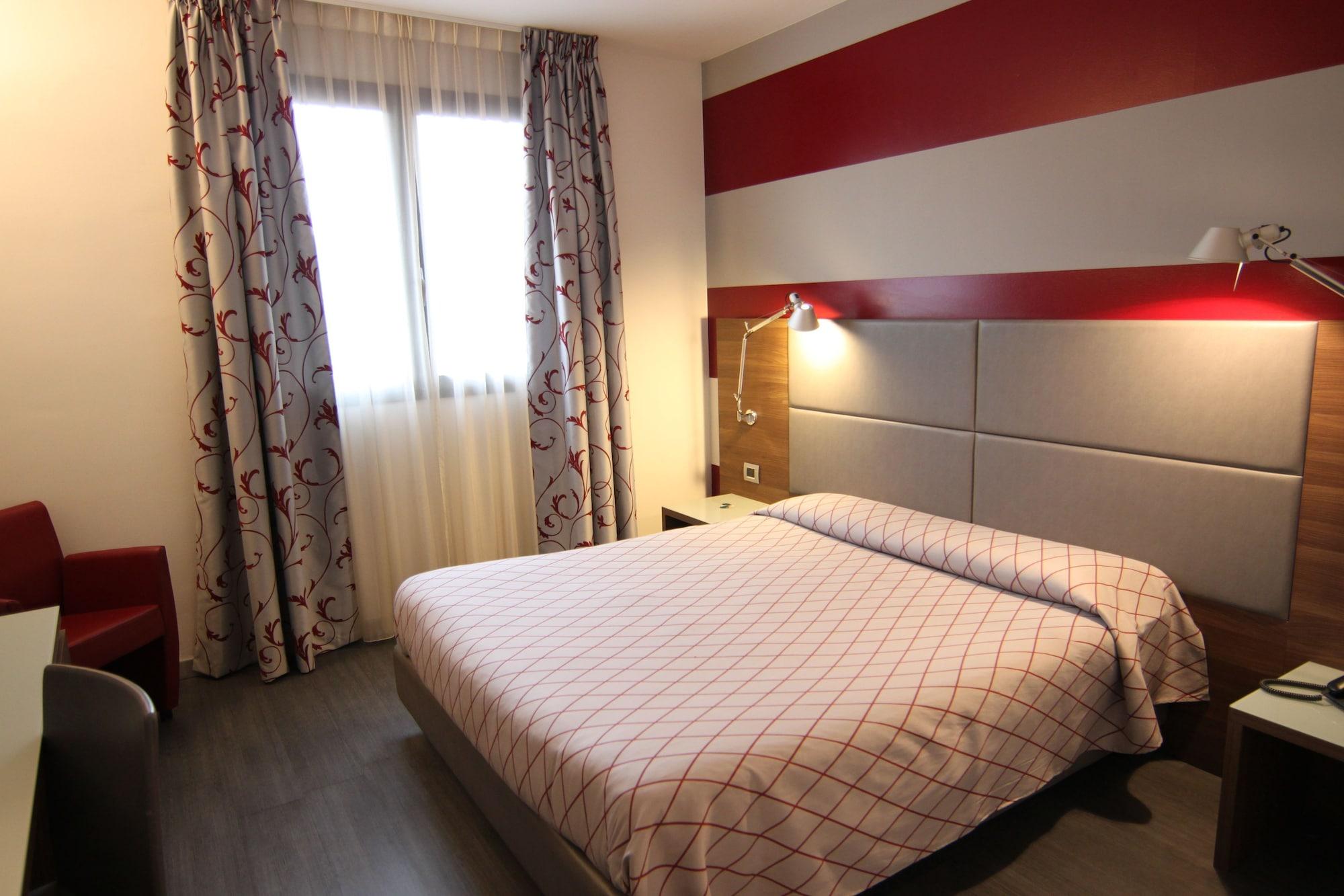 Hotel Del Parco ヴィジェーヴァノ エクステリア 写真