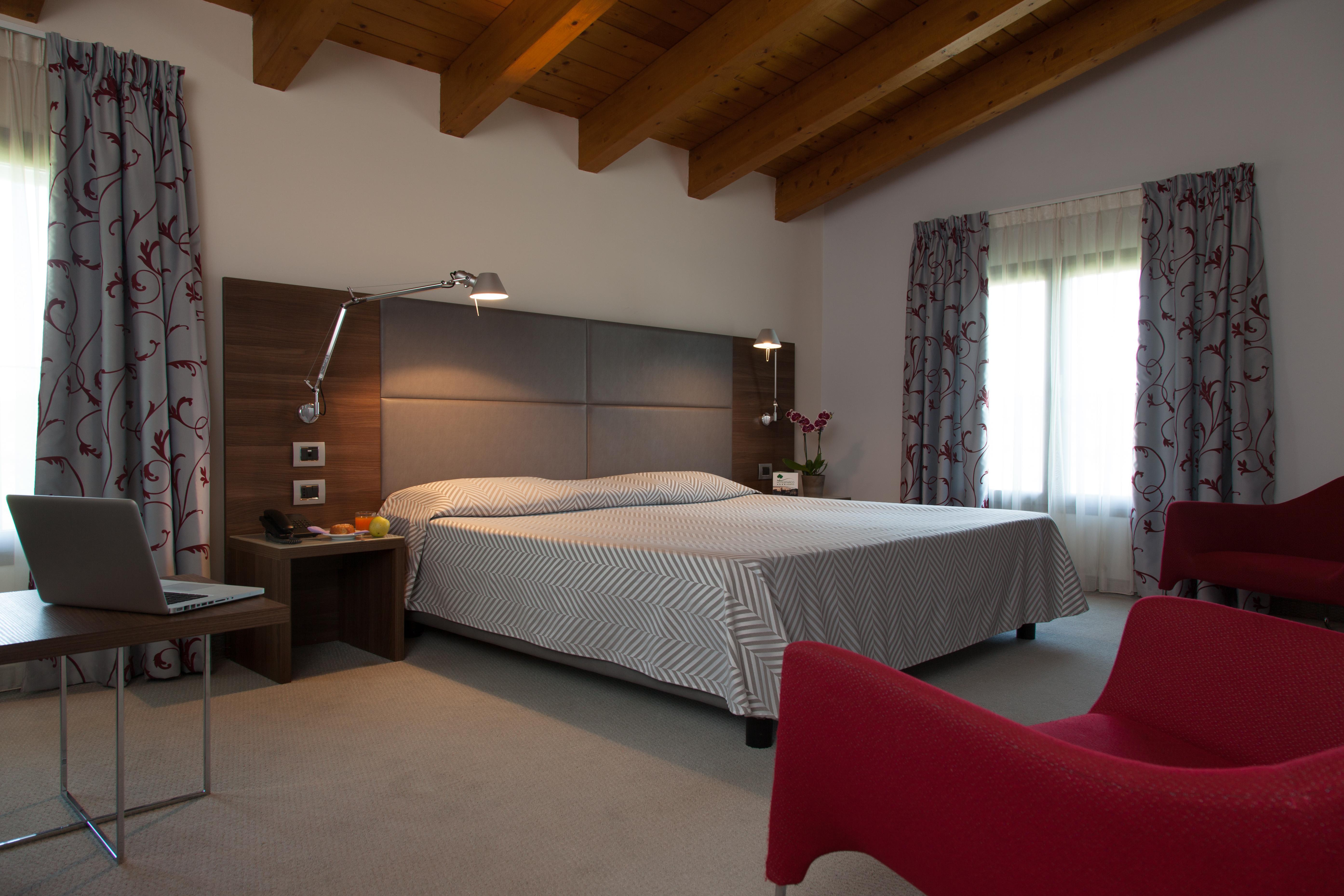 Hotel Del Parco ヴィジェーヴァノ エクステリア 写真