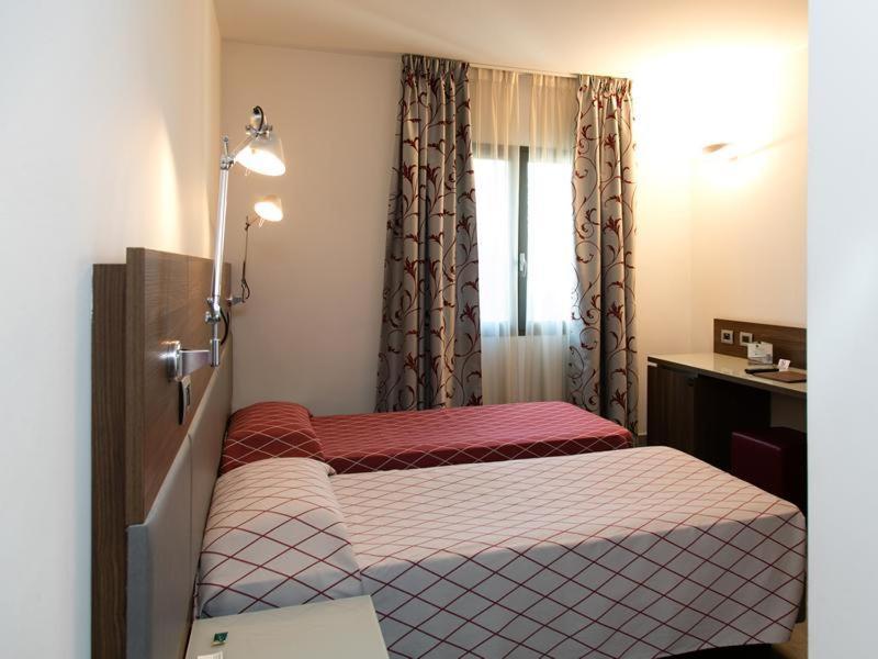 Hotel Del Parco ヴィジェーヴァノ エクステリア 写真