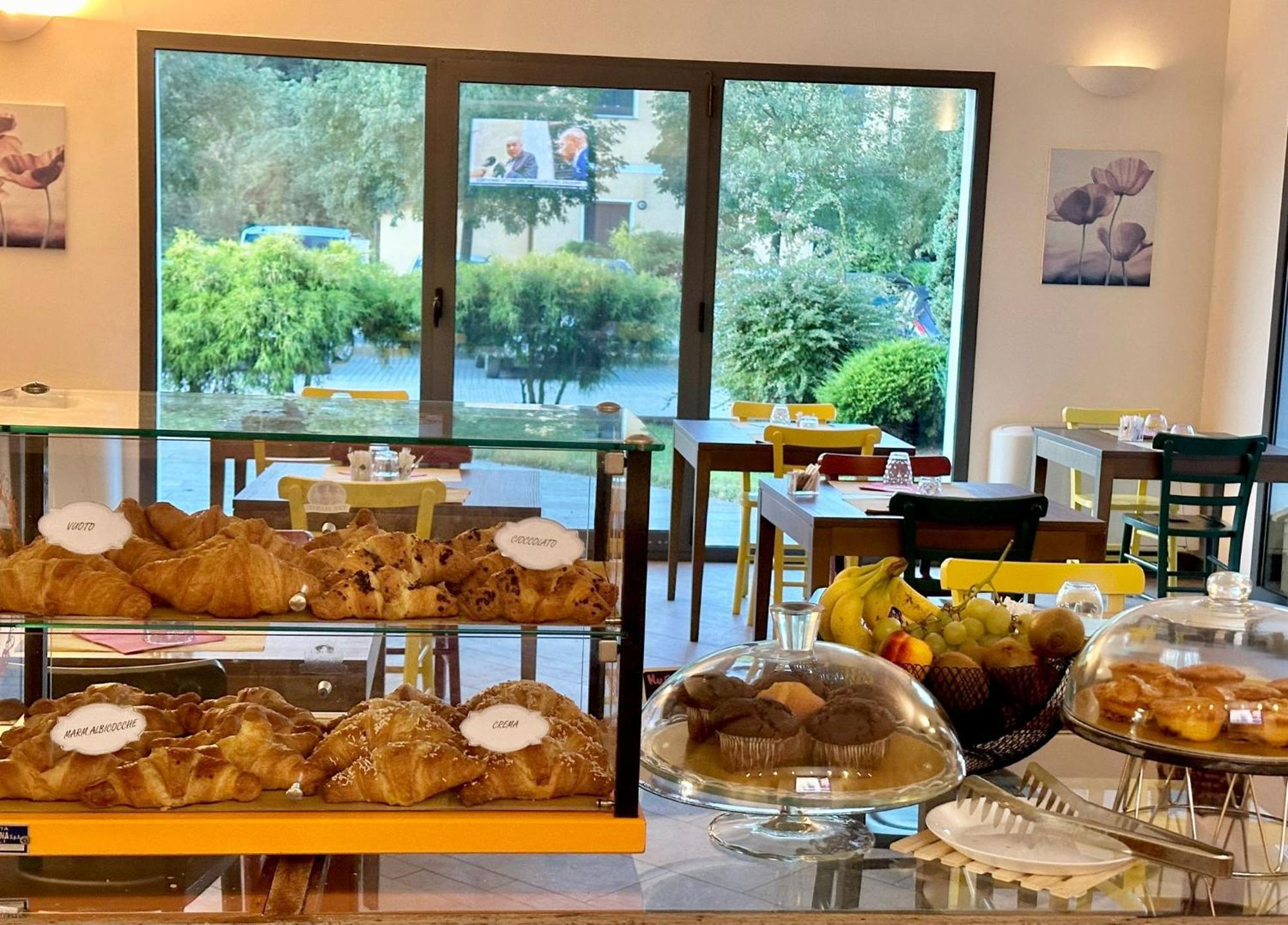 Hotel Del Parco ヴィジェーヴァノ エクステリア 写真