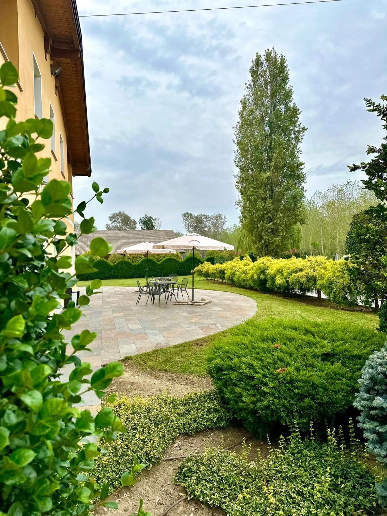 Hotel Del Parco ヴィジェーヴァノ エクステリア 写真