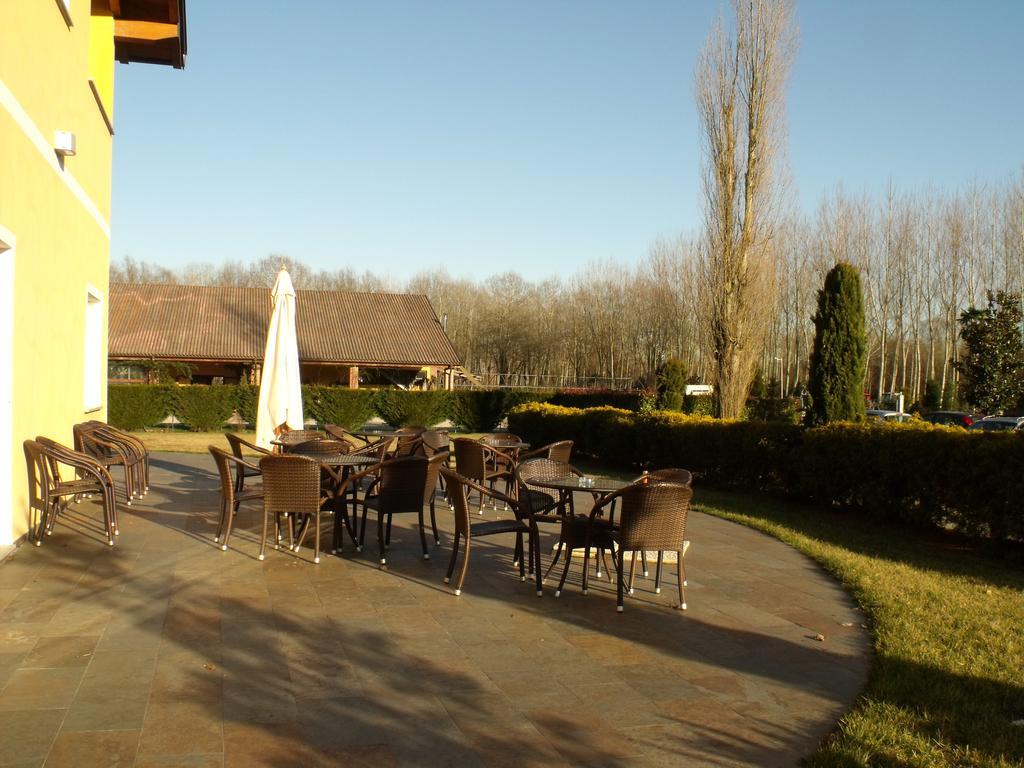 Hotel Del Parco ヴィジェーヴァノ エクステリア 写真